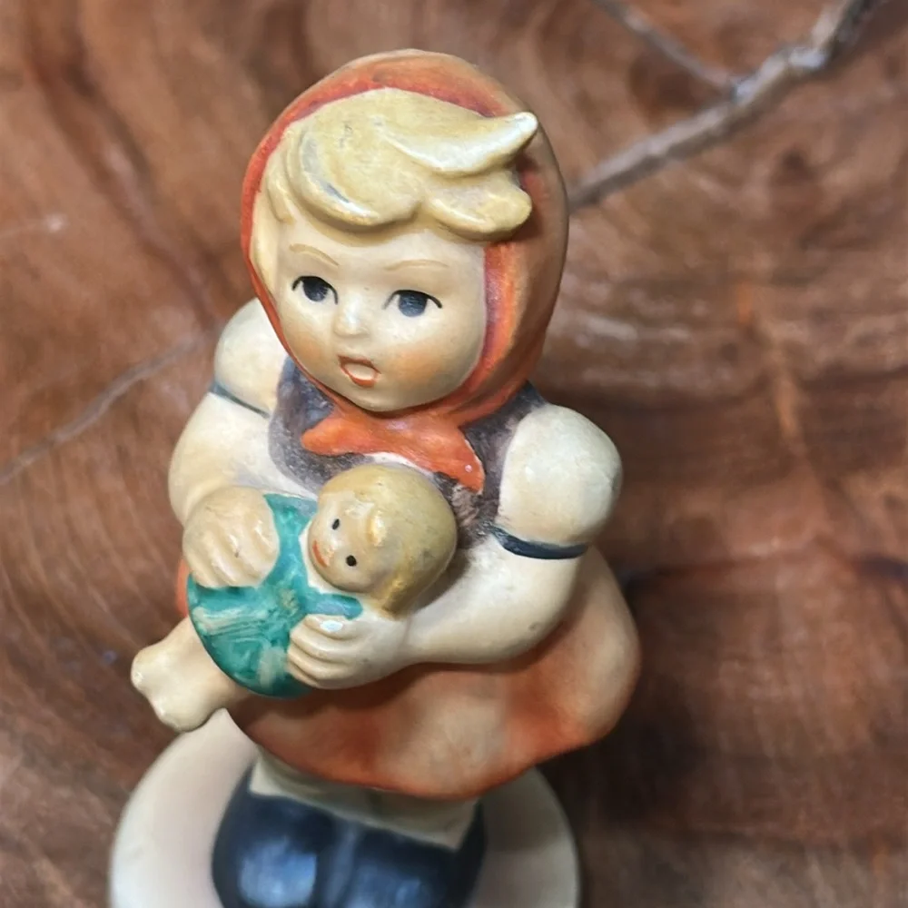 HUMMEL "Girl with Doll" #239 B - Picture 6 of 7